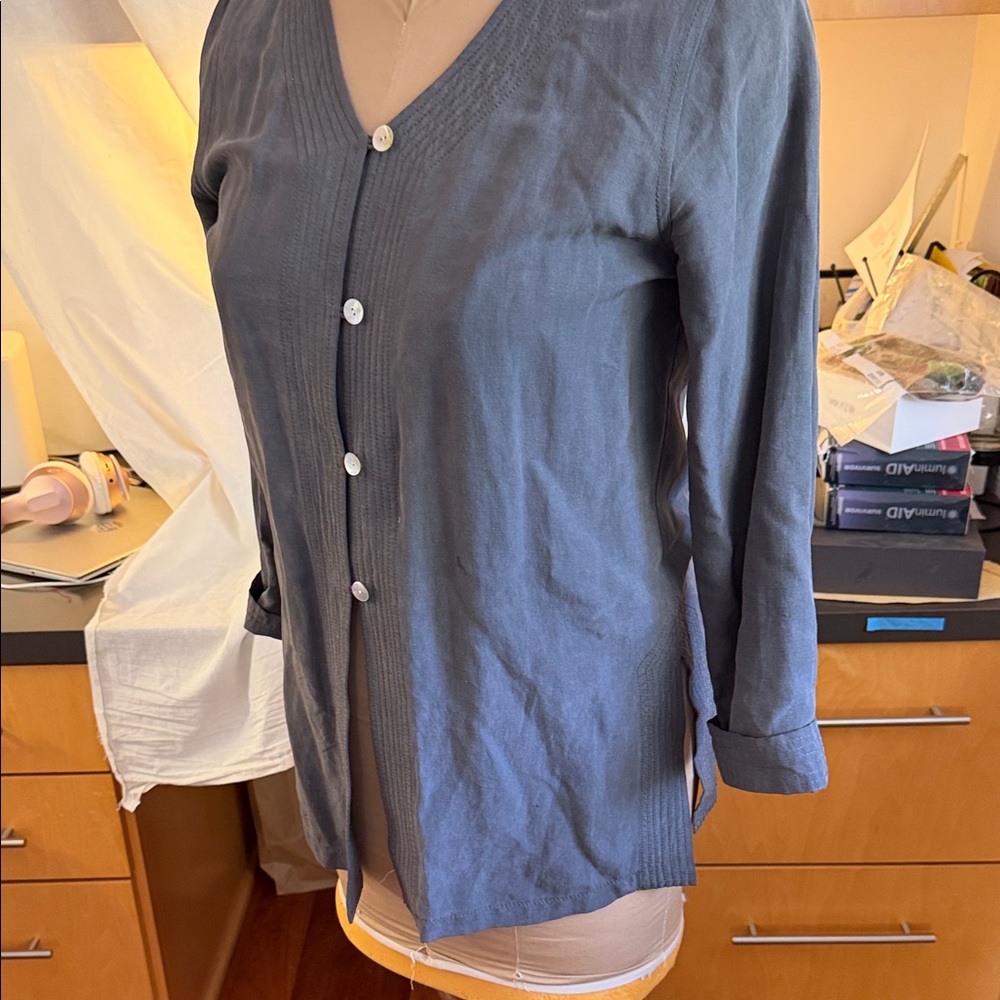 Women's Gray Button-Up Top